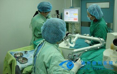 近视激光手术,飞秒激光好在哪里?