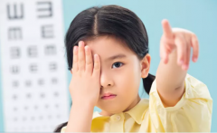 孩子多久要做一次视力检查?